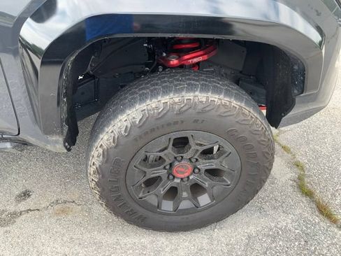 Used 2025 Toyota Tacoma TRD Pro AWD/4WD image 9