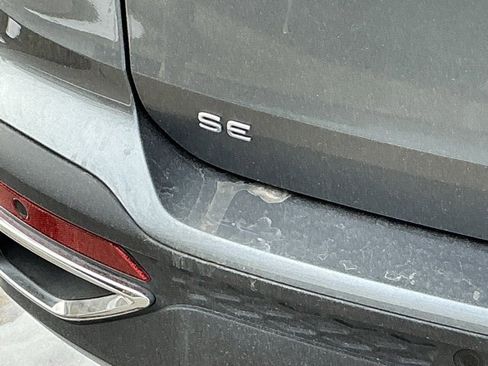 Used 2025 Volkswagen Taos SE image 9