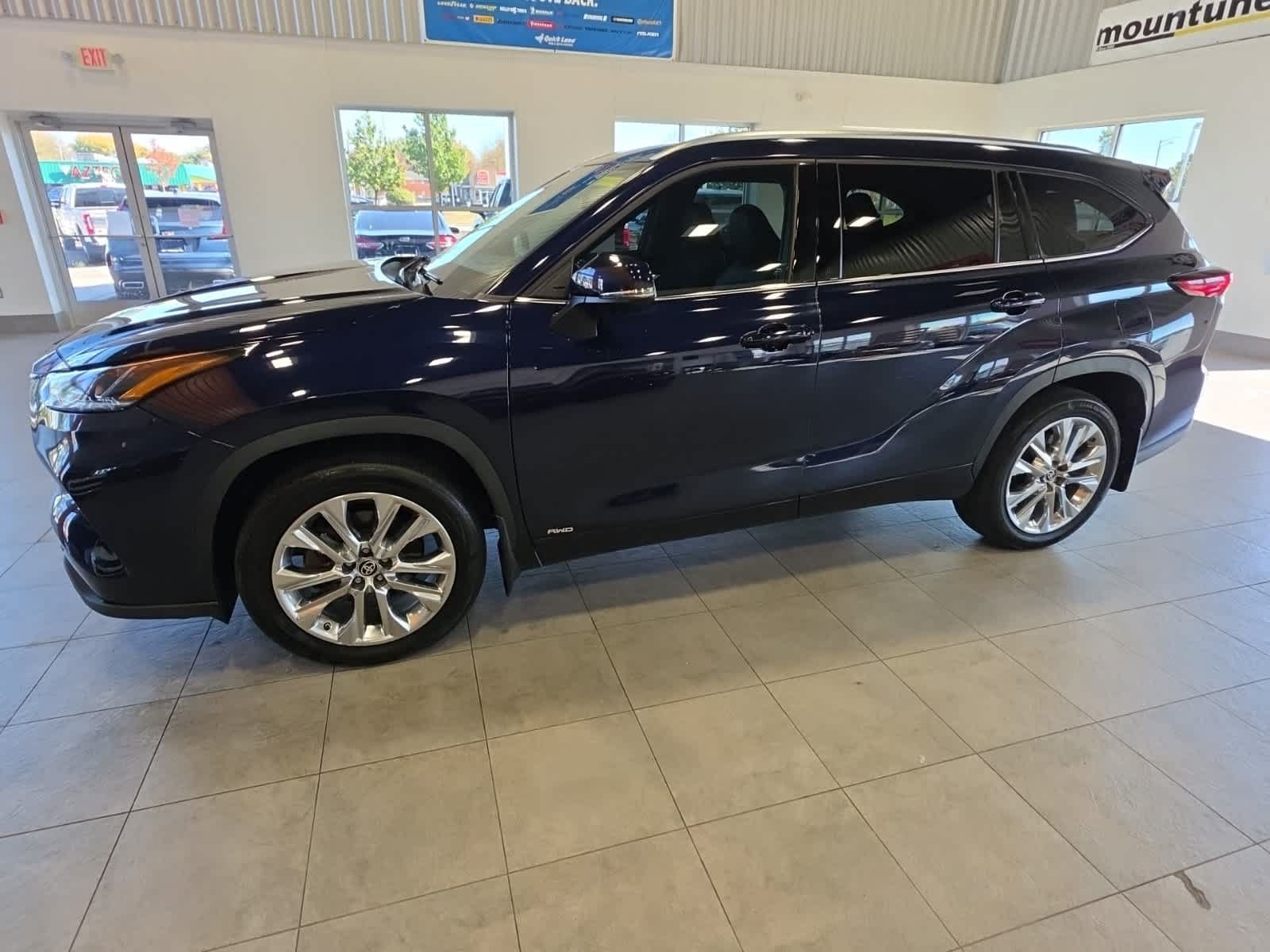 Used 2023 Toyota Highlander Limited AWD/4WD image 13