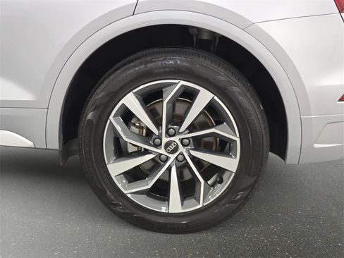 Used 2023 Audi Q5 2.0T Premium w/ Convenience Package image 31
