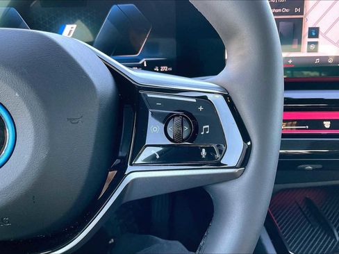 Used 2024 BMW i5 eDrive40i w/ Premium Package image 22