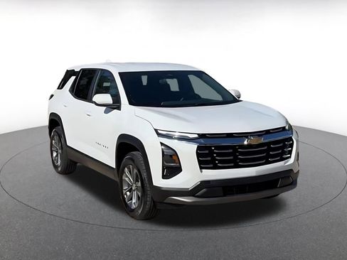 Used 2025 Chevrolet Equinox LT image 3