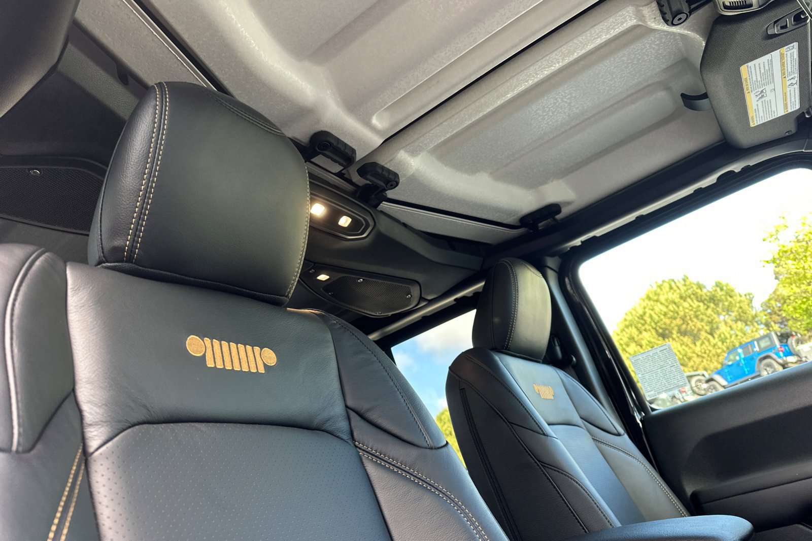 New 2026 Jeep Gladiator Sport AWD/4WD image 16
