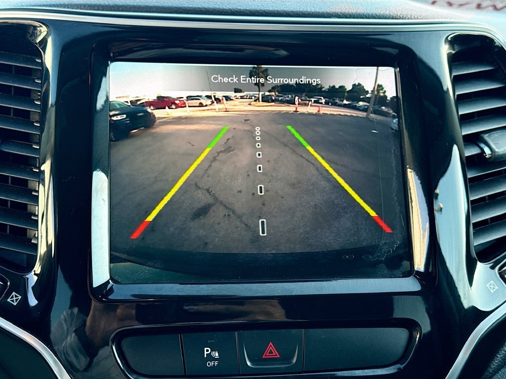 Used 2019 Jeep Cherokee Limited FWD image 33
