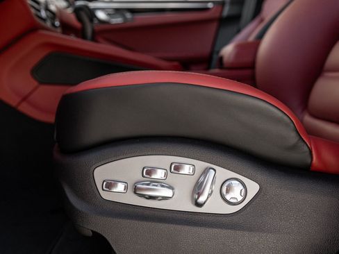 New 2026 Porsche Macan image 22