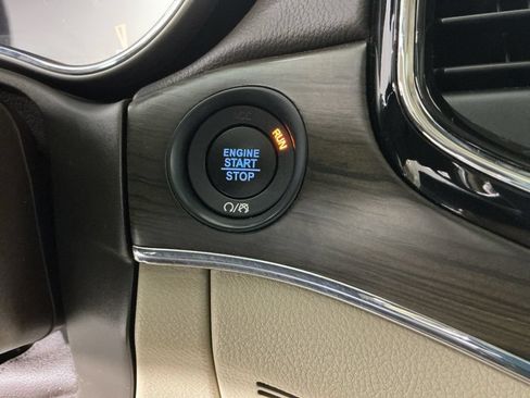 Used 2020 Jeep Grand Cherokee Overland w/ Interior Metal Package AWD/4WD image 25