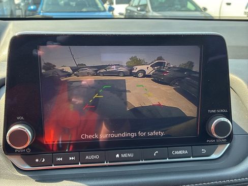 Used 2024 Nissan Rogue S image 17