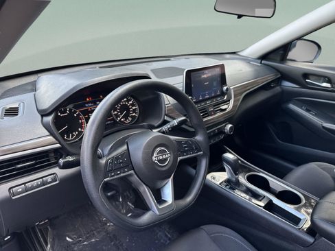 Used 2024 Nissan Altima 2.5 SV FWD image 25