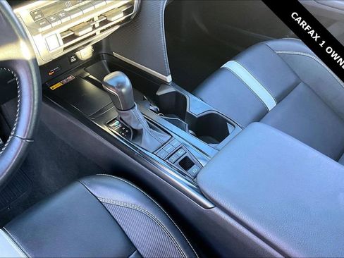 Used 2025 Toyota Camry SE image 17