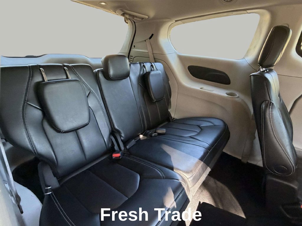 Used 2023 Chrysler Pacifica Touring-L FWD image 8