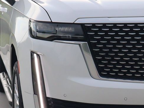 Used 2024 Cadillac Escalade Premium Luxury RWD image 9