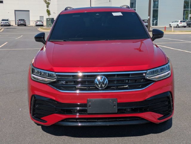 Used 2024 Volkswagen Tiguan SE R-Line AWD/4WD image 9