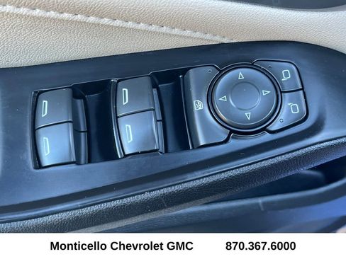 Used 2023 Chevrolet Traverse LS w/ Safety Package image 25