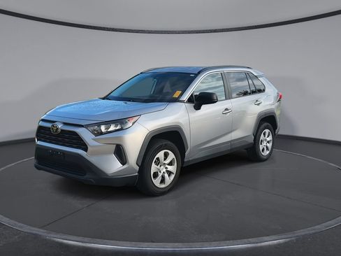 Used 2021 Toyota RAV4 LE FWD image 4