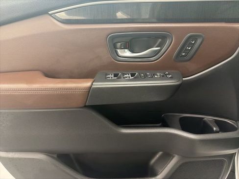 Used 2025 Honda Pilot Elite image 27