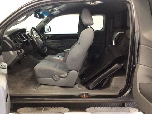 Used 2011 Toyota Tacoma 4x4 Access Cab V6 w/ TRD Sport Pkg image 10