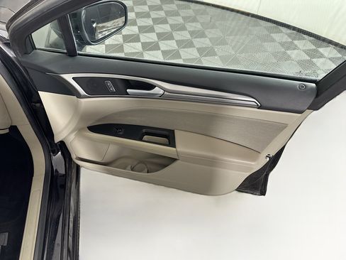 Used 2019 Ford Fusion SE AWD/4WD image 30