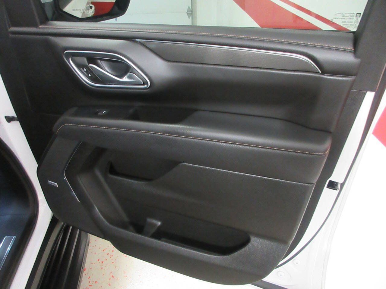 Used 2024 GMC Yukon AT4 w/ Technology Package AWD/4WD image 34