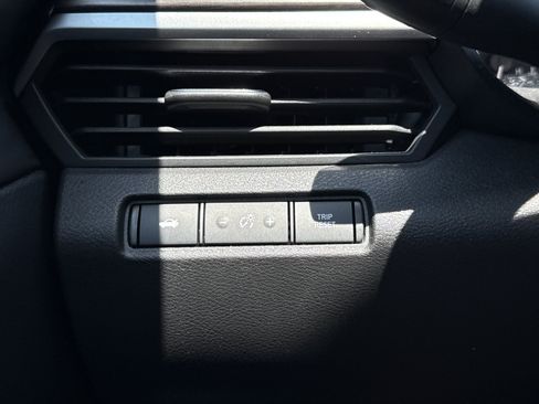 Used 2025 Nissan Altima 2.5 SV FWD image 18