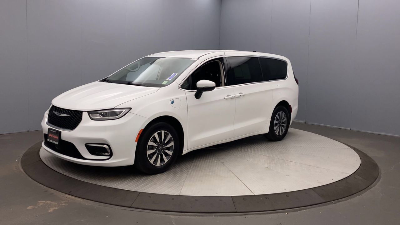 Used 2023 Chrysler Pacifica Touring-L FWD image 9