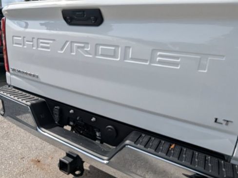 Used 2025 Chevrolet Silverado 2500 LT w/ Convenience Package AWD/4WD image 9