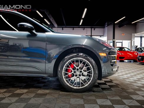 Used 2018 Porsche Macan Turbo image 33