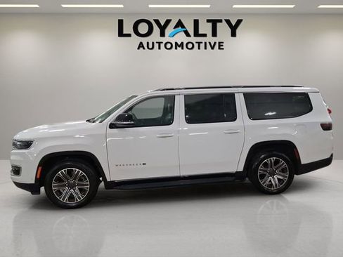 Used 2024 Jeep Wagoneer L Series II w/ Flexible Seating Group AWD/4WD image 2