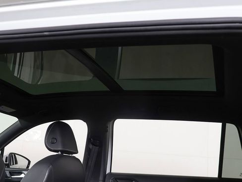 Used 2022 Volkswagen Tiguan SEL R-Line image 19