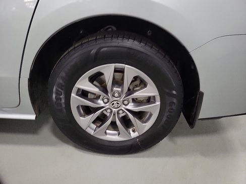 Used 2023 Toyota Sienna LE image 8