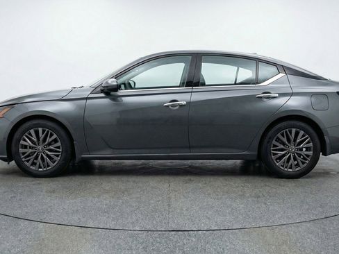 Used 2025 Nissan Altima 2.5 SV image 5