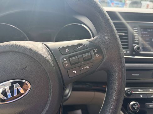 Used 2019 Kia Sedona LX FWD image 34
