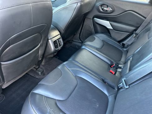 Used 2018 Jeep Cherokee Latitude Plus w/ Comfort/Convenience Group image 12