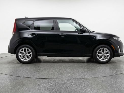Used 2025 Kia Soul LX w/ LX Technology Package image 11