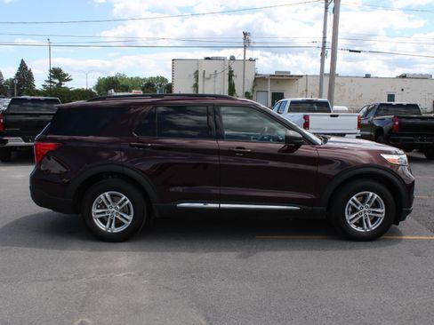 Used 2022 Ford Explorer XLT w/ Equipment Group 202A AWD/4WD image 4