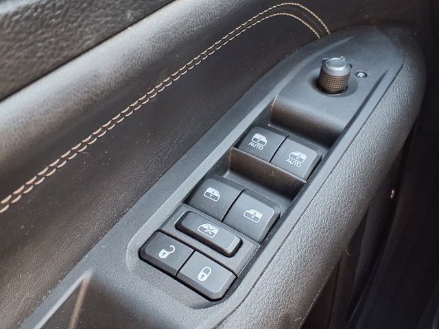 Used 2024 Jeep Compass Latitude w/ Convenience Group AWD/4WD image 17