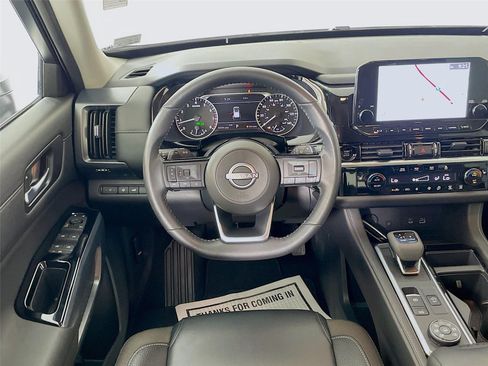 Used 2025 Nissan Pathfinder SL AWD/4WD image 25
