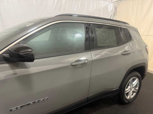 Used 2023 Jeep Compass Latitude image 7