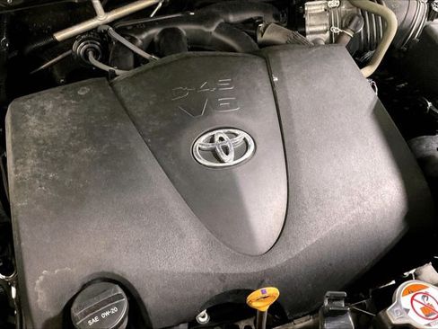 Used 2018 Toyota Highlander XLE AWD/4WD image 32