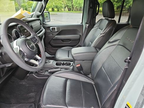 Used 2023 Jeep Wrangler Unlimited Sahara w/ Cold Weather Group AWD/4WD image 19