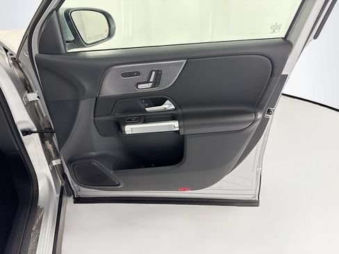Used 2023 Mercedes-Benz GLB 250 image 25