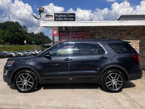 Used 2017 Ford Explorer Sport w/ Equipment Group 401A AWD/4WD image 3
