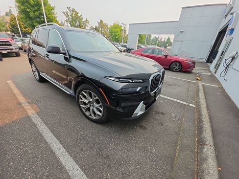 Used 2025 BMW X7 xDrive40i w/ Premium Package AWD/4WD image 3