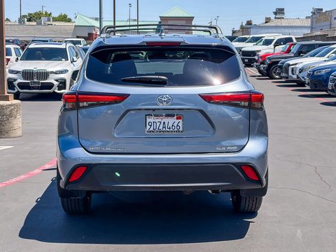 Used 2023 Toyota Highlander XLE AWD/4WD image 3