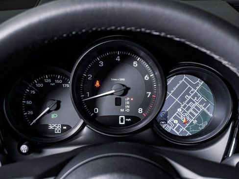 Certified 2025 Porsche Macan image 20