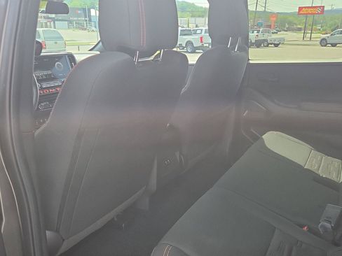 Used 2026 Nissan Frontier PRO-4X AWD/4WD image 15