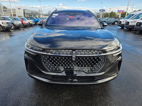 Used 2024 Lincoln Nautilus Reserve w/ Equipment Group 202A image 8