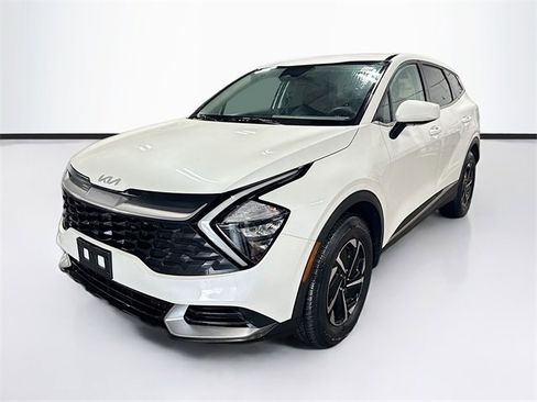 Used 2023 Kia Sportage LX image 3