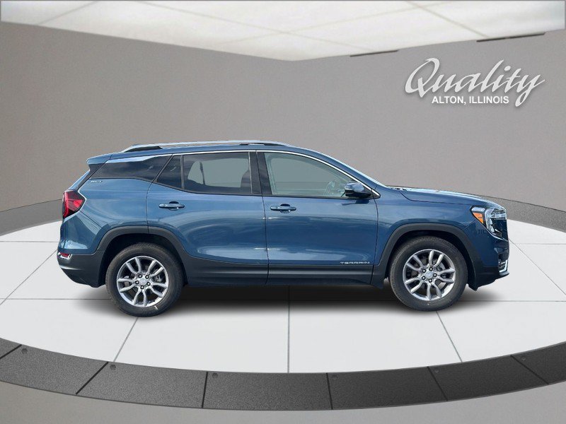 Used 2024 GMC Terrain SLT AWD/4WD image 3