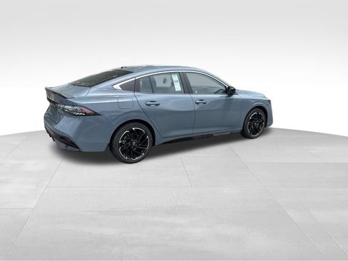 New 2026 Nissan Sentra SR w/ SR Premium Package FWD image 4