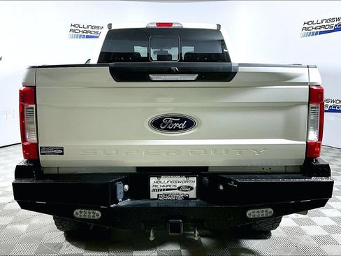 Used 2017 Ford F250 Lariat w/ Lariat Value Package AWD/4WD image 4